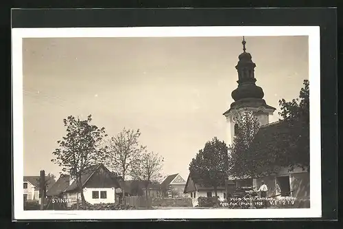 AK Svinky, Teilansicht mit Kirche, Kostel