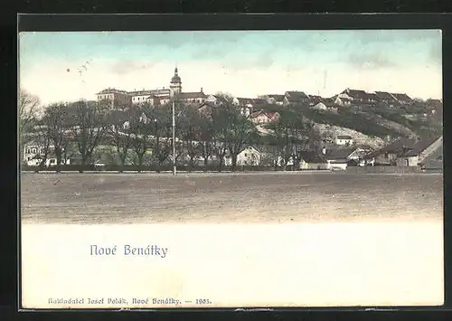 AK Nové Benátky, Blick über Felder auf die Ortschaft, Celkovy pohled