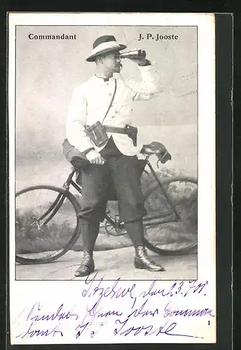 AK Commandant J. P. Jooste mit Fernglas und Fahrrad