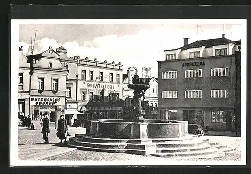 AK Nemecky Brod, Strassenpartie mit Geschäften und Brunnen