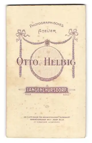 Fotografie Otto Helbig, Langenchursdorf, Ornament mit Schleife, Vorderseite Frau im Kleid