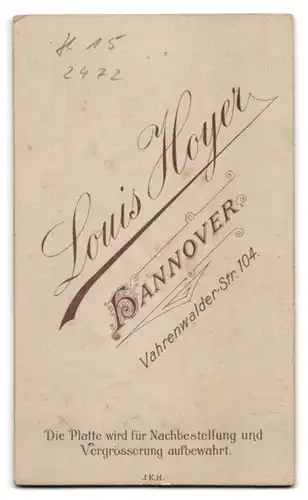 Fotografie Louis Heyer, Hannover, Vahrenwalderstrasse 104, Portrait Husar in Uniform mit Mütze