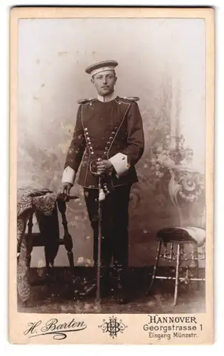 Fotografie H. Barten, Hannover, Georgstrasse 1, Ulan in Uniform mit Epauletten, Ulanen-Regiment 13