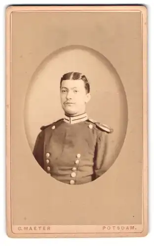 Fotografie C. Maeter, Potsdam, Französische Strasse 8, Portrait Garde Ulan in Uniform mit Epauletten, Regiment 1