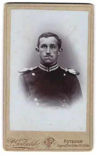 Fotografie P. Goetschke, Potsdam, Jäger - Ecke Charlottenstrasse, Portrait Ulan im 1. Garde-Ulanen-Regiment