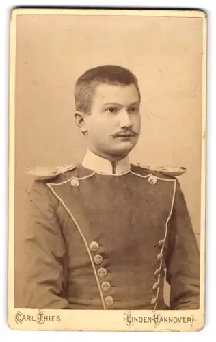 Fotografie Carl Thies, Hannover-Linden, Deisterstrasse 1, Portrait Ulan in Uniform Regiment 13