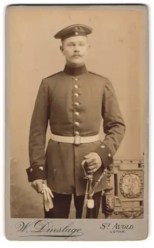 Fotografie W. Dinslage, St. Avold / Lothringen, Dragoner in Uniform mit Krätzchen & Säbel