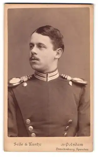Fotografie Selle & Kuntze, Potsdam, Scdhwertfegerstrasse 14, Portrait Ulan im 1.Garde-Ulanen-Regiment