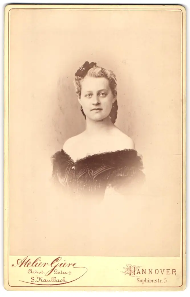 Fotografie S. Kaulbach, Hannover, Portrait Friederike von Hannover-Cumberland 0