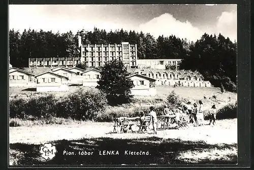 AK Kletecná, Hotel und Feriensiedlung Lenka am Berghang