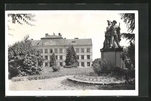 AK Mor. Budejovice, Zamek, Pomnik