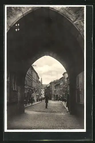 AK Iglau, Blick durch das Frauentor in die Frauengasse