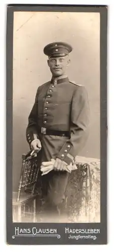 Fotografie Hans Clausen, Hadersleben, Jungfernstieg, Freundlich lächelnder Soldat des IR 86 mit Zigarette