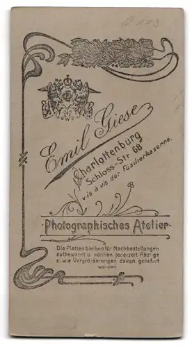 Fotografie Emil Giese, Berlin-Charlottenburg, Schlossstrasse 68, Junger Gardesoldat mit Schützenschnur und Bajonett