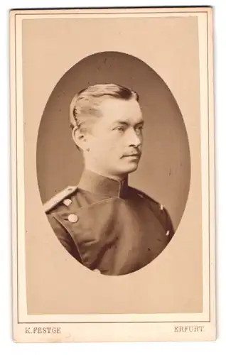 Fotografie K. Festge, Erfurt, Soldat des IR 71 mit pomadisiertem Haar