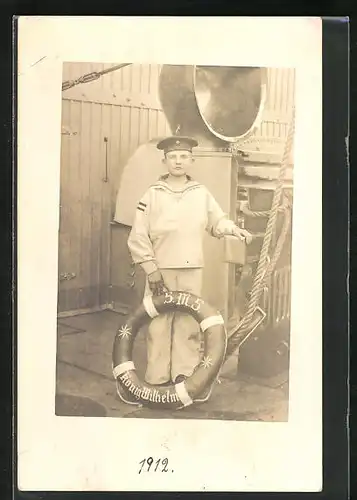 Foto-AK Matrose in Uniform auf Kriegsschiff SMS König Wilhelm, Uniformfoto