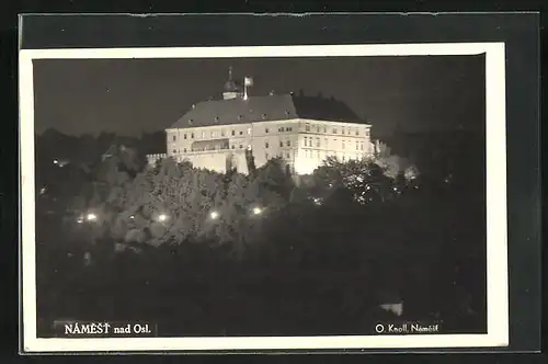 AK Namest nad Osl., Schloss bei Nacht