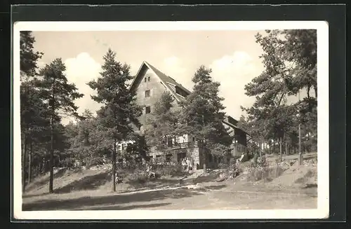 AK Sykovec u Nového Mesta na Morave, Blick auf Haus im Wald