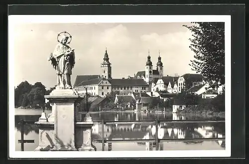 AK Telc, Statue am See vor dem Ort