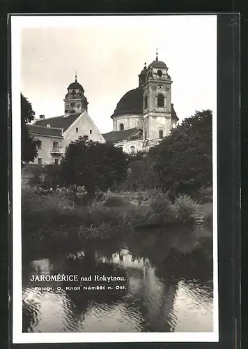 AK Jaromerice /Jaromeritz, Kirche vom Wasser betrachtet, Kostel