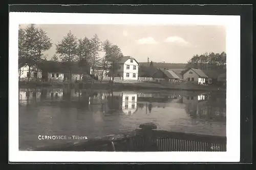 AK Cernovice u Tabora, Häuseransicht über Teich