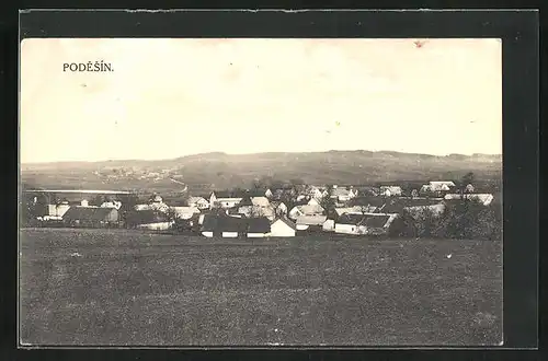 AK Podesín, Dorf in flacher Landschaft