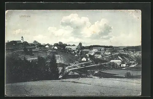 AK Uhrinov, Dorf in hügeliger Landschaft
