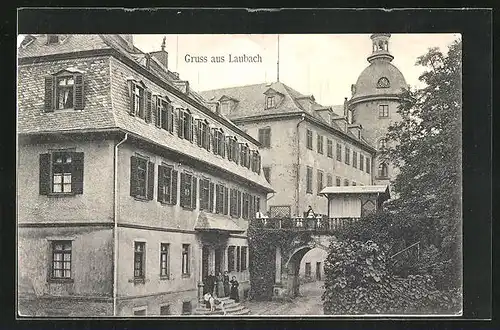 AK Laubach, Strassenpartie mit Gebäudeansicht und Tor