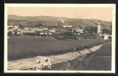 AK Merin, Kinder am Feldweg mit Blick zum Ort