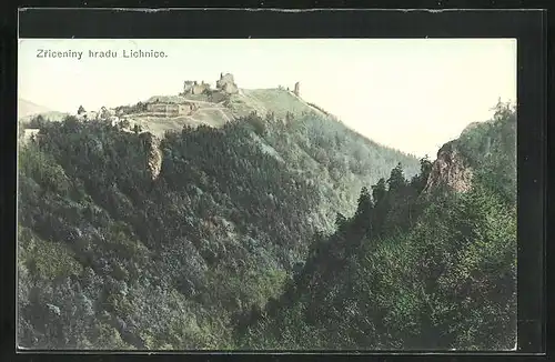 AK Zriceniny hradu Lichnice, Gebirge mit Burg