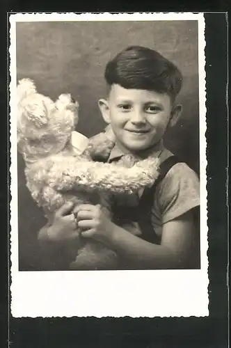 Foto-AK Bub mit Segelohren und Teddy