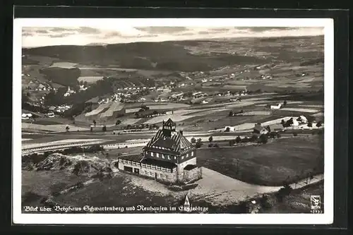 AK Neuhausen /Erzgebirge, Fliegeraufnahme des Berggasthauses Schwartenberg