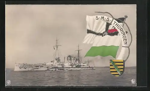 AK Kriegsschiff S. M. S. Thüringen vor der Küste, Fahnen mit Wappen