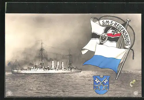 AK Kriegsschiff S. M. S. Regensburg auf hoher See, Fahnen mit Wappen
