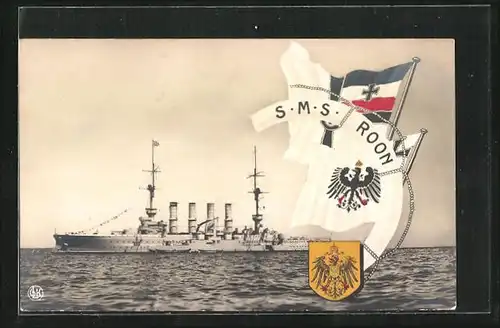 AK Kriegsschiff S. M. S. Roon auf hoher See, Fahnen mit Wappen