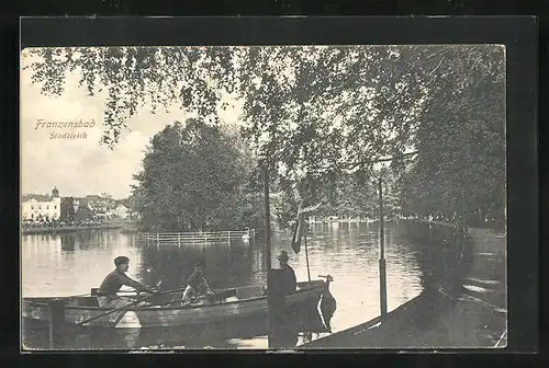 AK Franzensbad, Ruderboot auf dem Stadtteich