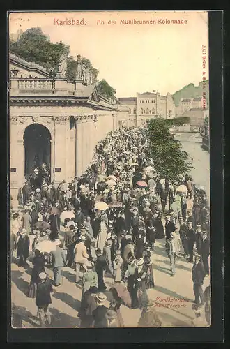 AK Karlsbad, Kurgäste an der Mühlbrunnen-Promenade