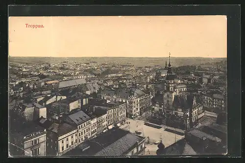 AK Troppau, Blick über die gesamte Stadt, Rathaus und Hauptplatz im Vordergrund