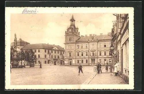 AK Chotzen / Chocen, Platzpartie mit Rathaus