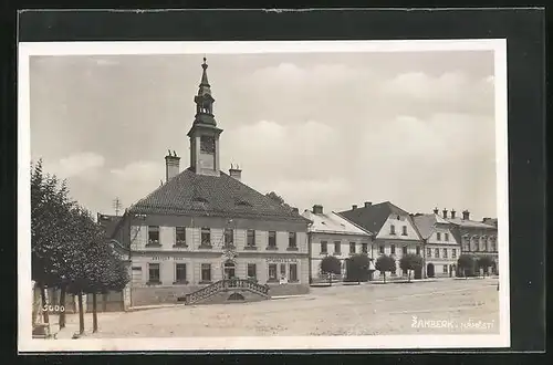 AK Zamberk, auf dem Marktplatz vor dem Rathaus