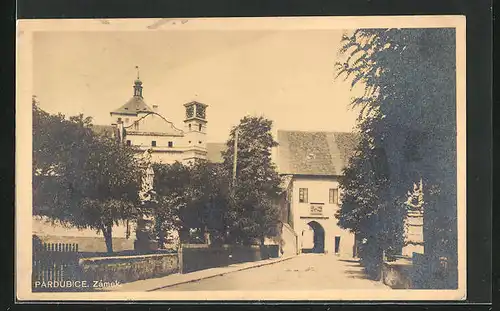 AK Pardubice, auf der Strasse zum Schloss hin