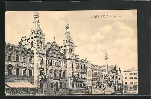 AK Pardubice, Radnice, am Brunnen vor dem Rathaus