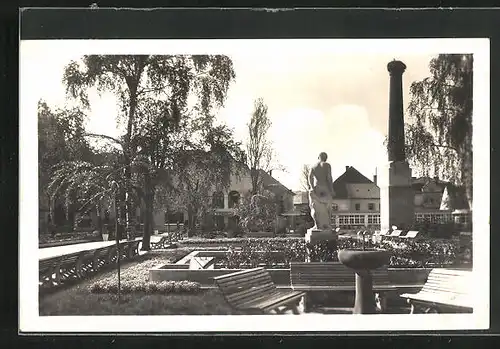 AK Bad Bochdanetsch / Lazne Bohdanec, Statue in den Parkanlagen