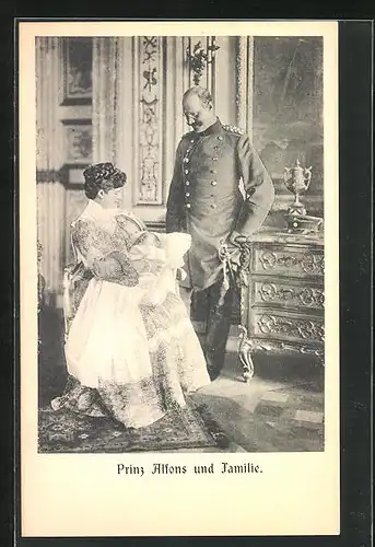 AK Prinz Alfons von Bayern mit Frau und dem Baby im Arm