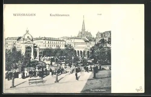 AK Wiesbaden, Kochbrunnen, Passanten in den Anlagen