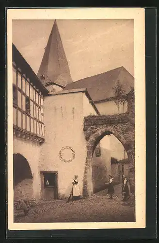 AK Kronenburg in der Eifel, Gotischer Torbogen der mittelalterlichen inneren Befestigungsanlage