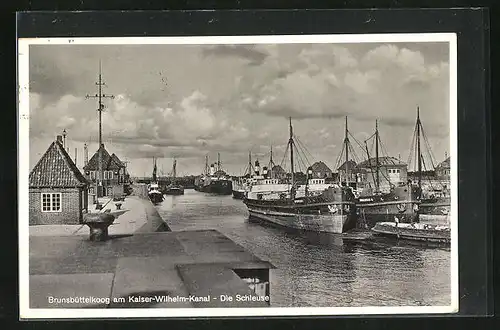 AK Brunsbüttelkoog, Schiffe in der Schleuse am Kaiser-Wilhelm-Kanal
