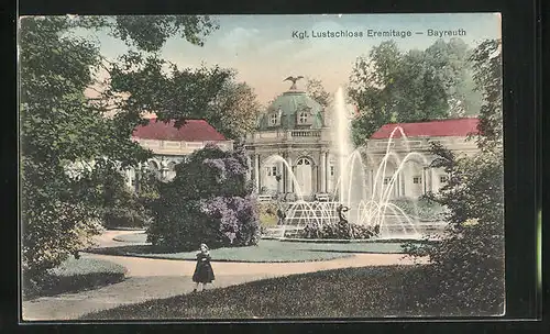 AK Bayreuth, Kgl. Lustschloss Eremitage, Mädchen spaziert am Brunnen