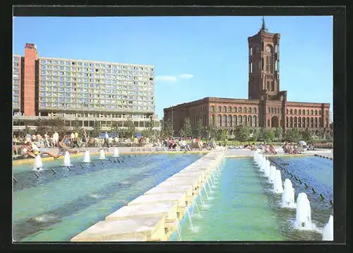 AK Berlin, moderne Architektur, Wasserspiel vor dem Rathaus