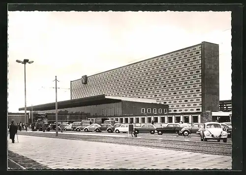 AK Braunschweig, moderne Architektur, vor dem Hauptbahnhof